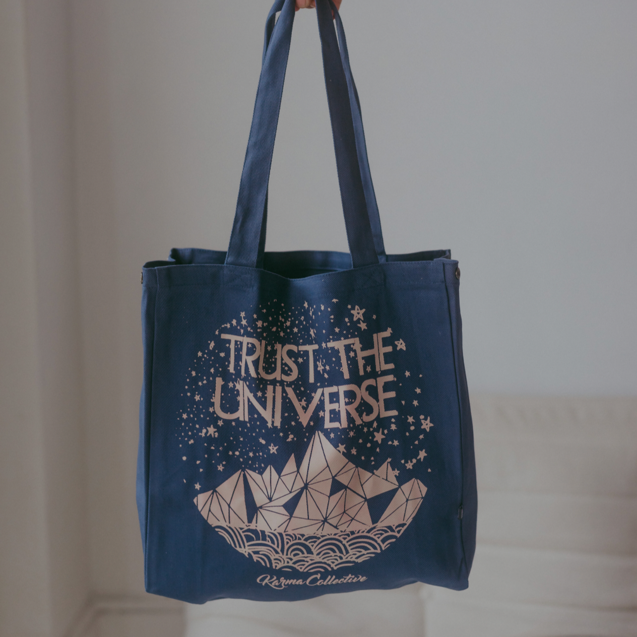 Trust the Universe tote bag Medium