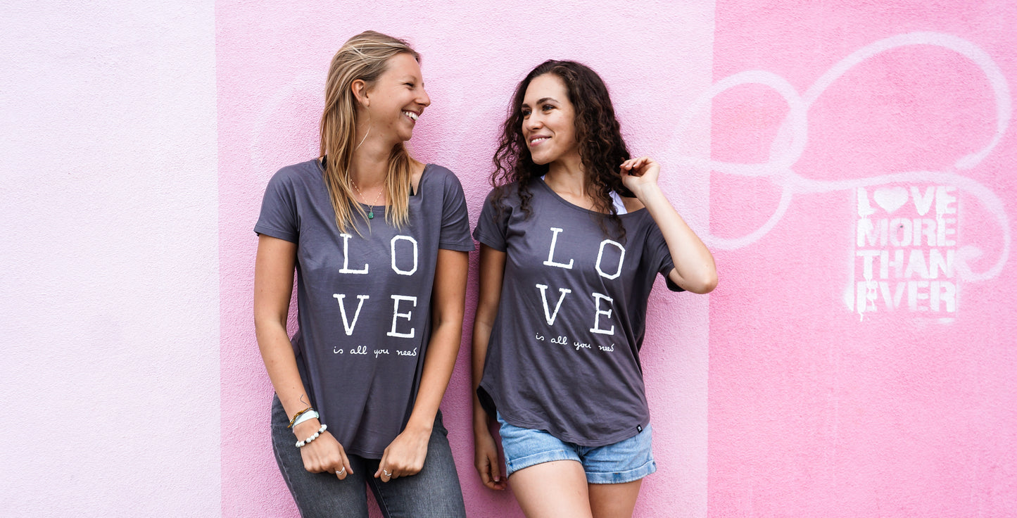 LOVE is all you need V-back tshirt Grey