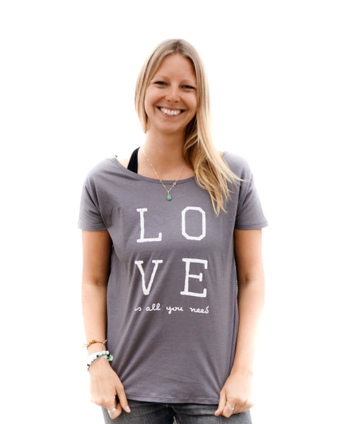 LOVE is all you need V-back tshirt Grey