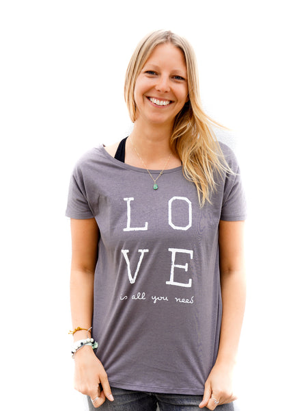 LOVE is all you need V-back tshirt Grey