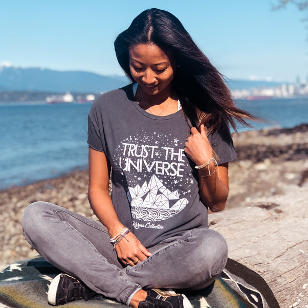 Trust the Universe Vintage Charcoal T-shirt