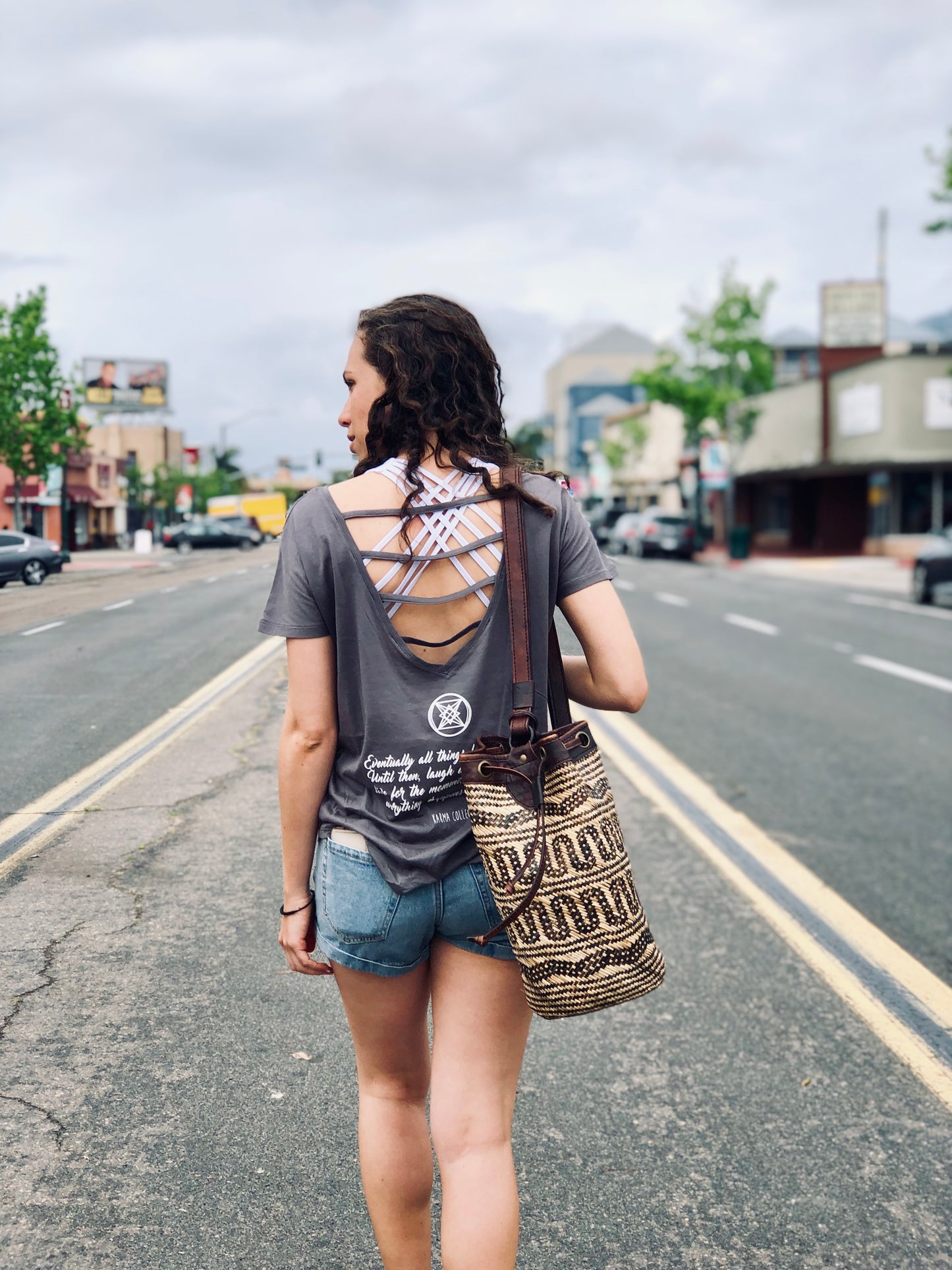 Trust the Universe Vback t-shirt Grey